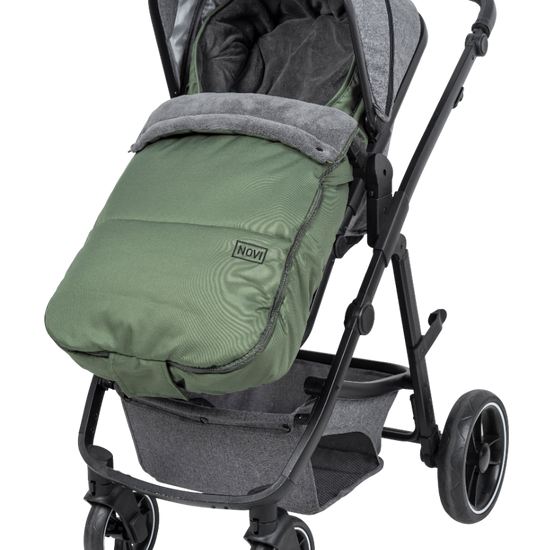 https://www.vanastenbabysuperstore.nl/media/catalog/product/9/9/9961120178_2_voetenzak_novi_babyr_cozy_cloud_go_forest_green_1768262839.png