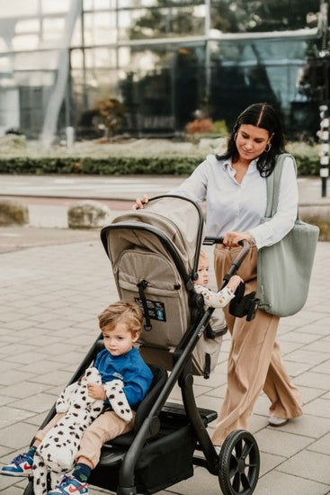 https://www.vanastenbabysuperstore.nl/media/catalog/product/9/9/9961130006_2_kinderwagen_novi_babyr_pacific_premium_duo_sand.jpg