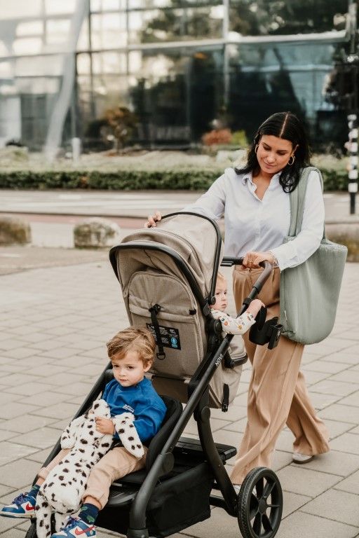 https://www.vanastenbabysuperstore.nl/media/catalog/product/9/9/9961130006_2_kinderwagen_novi_babyr_pacific_premium_duo_sand.jpg