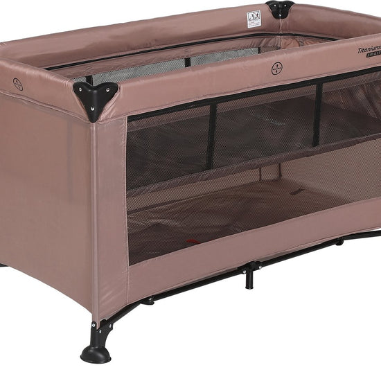 https://www.vanastenbabysuperstore.nl/media/catalog/product/9/9/9961400033_4_campingbed_titanium_baby_jordan_taupe_1770125433.jpg
