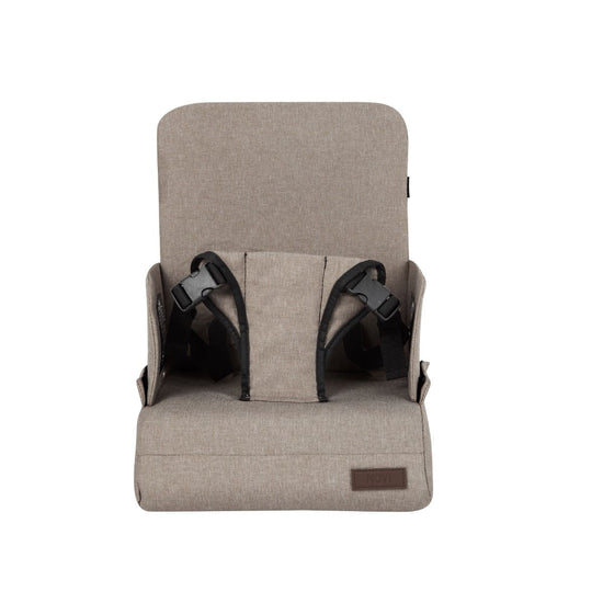 https://www.vanastenbabysuperstore.nl/media/catalog/product/9/9/9961600053_2_stoelverhoger_novi_at_homer_maddy_sand_melange.jpg