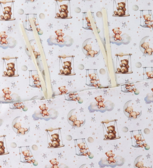 Nørgaard Madsens Beddengoed - Baby - Wit m. Knuffel Aan Schommel - Nørgaard Madsens - Baby - Beddengoed - Baby