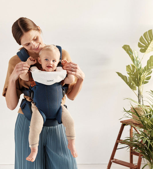 BabyBjörn Babyslabbetje tot Voetenzak Harmony - Wit - BabyBjörn - OneSize - Kwijlsjaaltjes