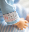 Tiny Treasures Pop m. Bruin Haar - Blue Bear Pop - Tiny Treasures - OneSize - Poppen