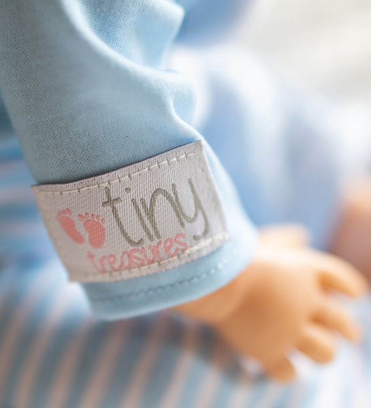 Tiny Treasures Pop m. Bruin Haar - Blue Bear Pop - Tiny Treasures - OneSize - Poppen