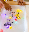 Glo Pals Figuur/Sensorische kubussen m. Licht - Alex - Geel - Glo Pals - OneSize - Badspeelgoed