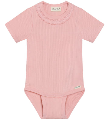 Minymo Romper s/s - Rib - Katoen/Modaal - Rosy Tough m. Blond - Minymo - 68 - Rompers Korte Mouw