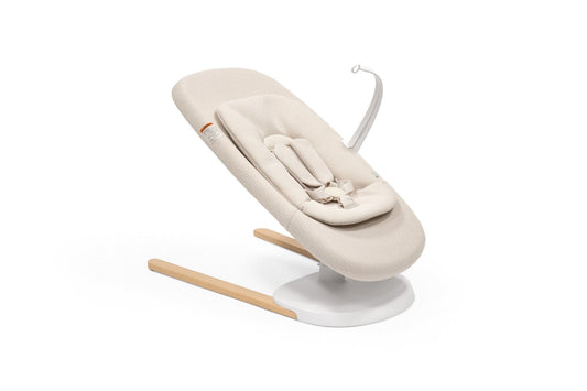 https://www.vanastenbabysuperstore.nl/media/catalog/product/s/t/stokkeyoga_bouncer_lightsand_low_inlay_toyhanger_us_240923-8287.jpg